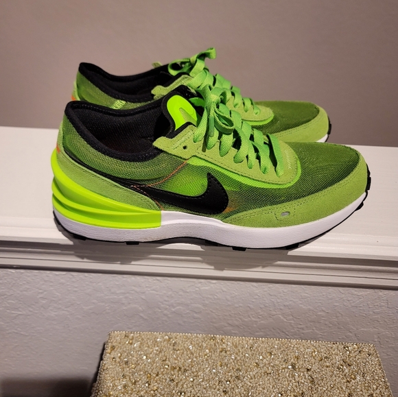 Nike - Picture 2 of 8